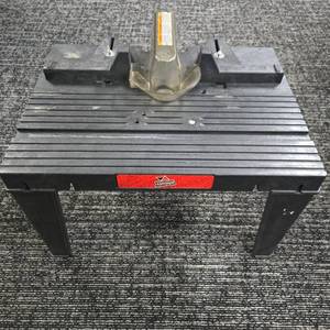 lot 113 image: Vermont American Router Table