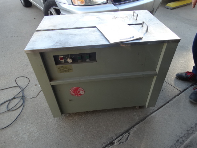 lot 4 image: Semi-Automatic strapping machine- Commercial bander like new