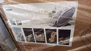 lot 138 image: Unused Deluxe Full Body Massage Chair with USB Charging
