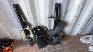 lot 143 image: Unused Mini excavator Post Hole Digger Auger Drive Unit with Hydraulic Motor