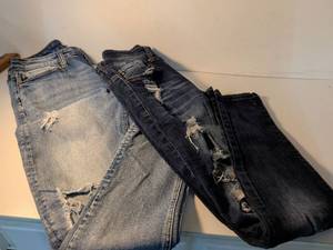 lot 7 image: Kendall For Express Distressed Denim Jeans  Size W928