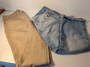 lot 9 image: Lucky Brand Dungarees Classic Fit Jeans  Size 628
