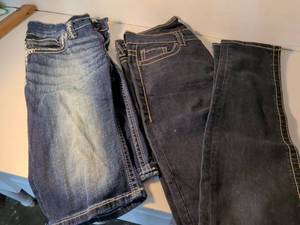 lot 12 image: Virgo Designer Blue Jeans with Decorative Buttons  Size 27