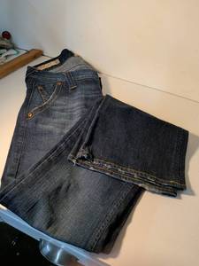 lot 21 image: Lucky Brand Dungarees Blue Jeans  Size 628
