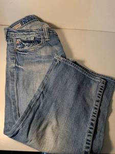 lot 22 image: Big Star Low Rise Boot Cut Jeans  Size 28