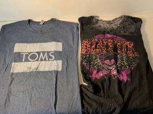 lot 46 image: TOMS Graphic T-Shirt Bundle