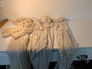 lot 72 image: Daytrip Cream Lace Sheer Dress Size S