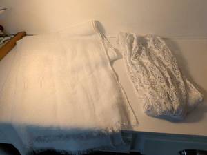 lot 83 image: White Lace Trimmed Table Runner with Rhinestones