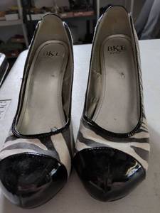 lot 142 image: BKE Sole Zebra Print Pumps Size 9
