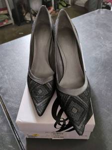 lot 148 image: Nine West Plaid Pattern Pointed Toe Pumps