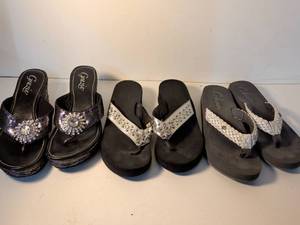 lot 165 image: Cobian Womens Decorative Flip Flops Collection
