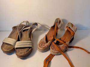 lot 173 image: Maurices White Leather Sandals Collection