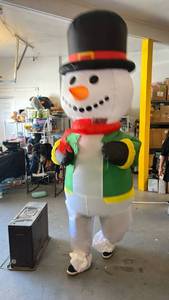 lot 658698 image: Inflatable Snowman Holiday Mascot Costume - Retail $89