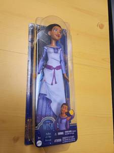 lot 69870 image: Disney��s Wish Asha of Rosas Posable 11 inch Fashion Doll and Accessories - Retail $17