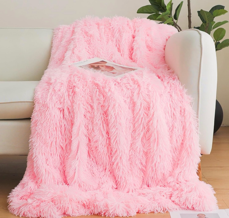 lot 1452 image: Pink Faux Fur Throw Blanket