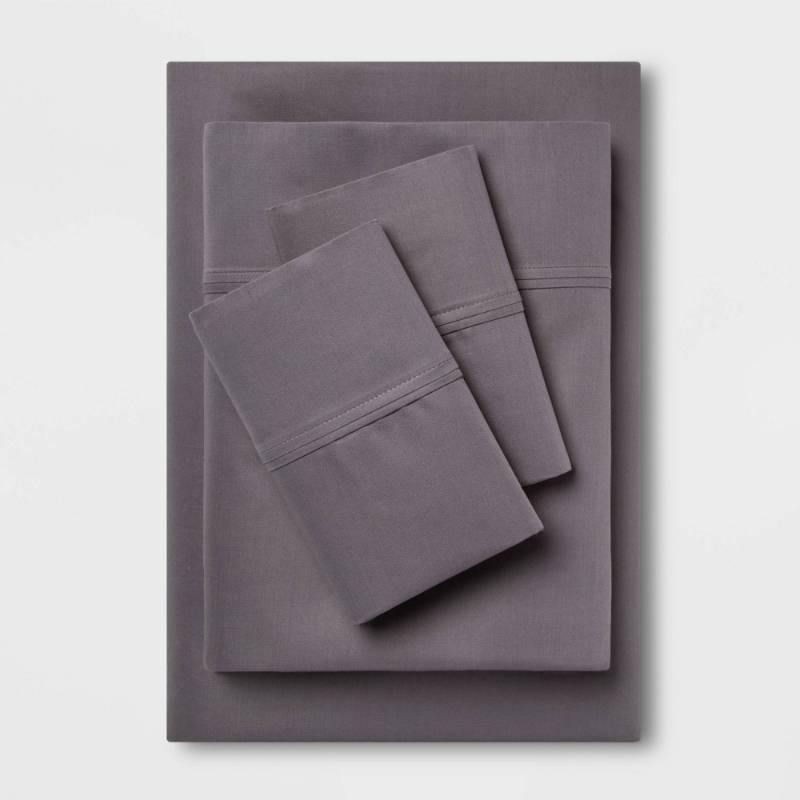 lot 2548 image: King Solid Performance 400 Thread Count Sheet Set Dark Gray - Threshold�� Cotton Sateen, Includes 2 Pillowcases & Fitted Sheet - Retail $65