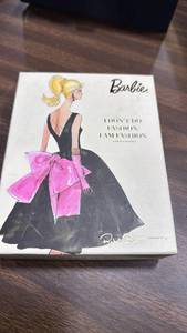 lot 3352 image: Barbie Fashion 20 blank notecards an envelopes  - Retail $15
