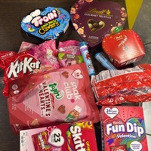 Box of candy (lindt chocolates, lindor, sour worms, m&ms, Kit Kats, gummies, skittles, dun dip and more! - Retail: $0