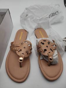 lot 55620 image: NEW Womens Dream Pair Sandals Size 10 Nude