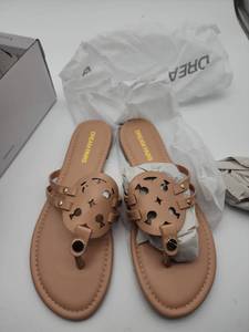 lot 56576 image: NEW Womens Dream Pair Sandals Size 10 Nude