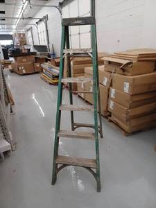 lot 25306 image: Used Ladder