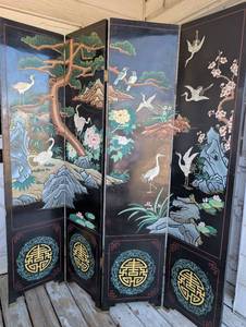lot 506 image: Japanese Black Lacquer Room Divider - 6 ft