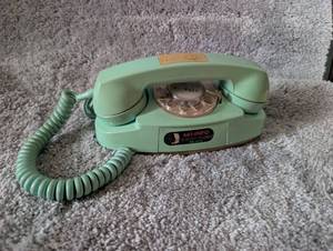 lot 1008 image: 1960s Western Electric Princess Rotary Phone&nbsp