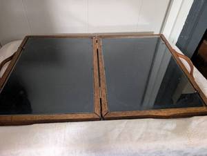 lot 1016 image: Wooden Travel Display Case with Leather Handles