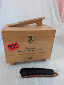 lot 1019 image: Ronson Roto-Shine 2-Speed Electric Shoe Polisher Set