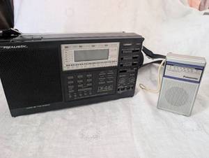 lot 1022 image: Realistic DX-440 World Band Radio Receiver