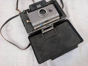 lot 1024 image: Polaroid Land Camera Automatic 100