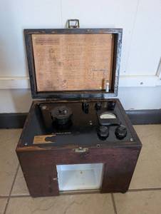 lot 1035 image: Beckman pH Meter Laboratory Instrument