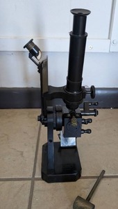 lot 1038 image: Carl Zeiss Laboratory Microscope Stand