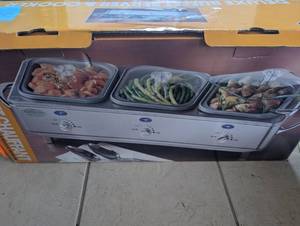 lot 1999 image: Nostalgia Three Station Food Warmer Buffet Server BCS-Series&nbsp