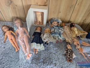 lot 5066 image: 1950s Hard Plastic Fashion Dolls Collection&nbsp