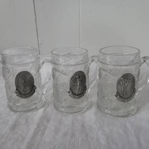 lot 1507 image: Glass Tankards with English Scene Medallions - Set of 3