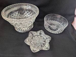 lot 1514 image: Cut Glass Dessert Bowl Set with Star Pattern