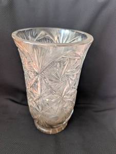 lot 1516 image: Crystal Cut Glass Vase with Starburst Pattern - 11 in&nbsp