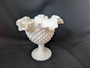 lot 1518 image: Fenton Milk Glass Hobnail Compote Set - 6 in&nbsp