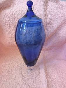 lot 1519 image: Cobalt Blue Glass Apothecary Jar - 16 in&nbsp