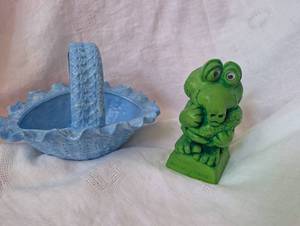 lot 1521 image: 1980s Paula Decorative Alligator Figurine & Blue Basket Set
