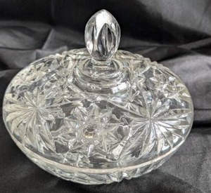 lot 1528 image: Crystal Glass Candy Dish with Lid - Star Pattern