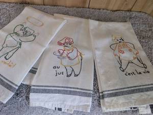 lot 2002 image: Hand Embroidered Kitchen Towels Set - 3 ct