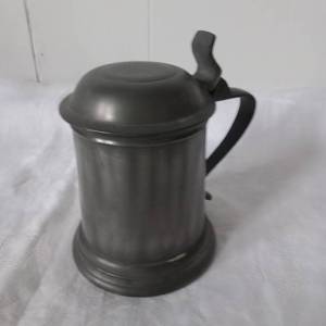 lot 2004 image: English Pewter Lidded Tankard