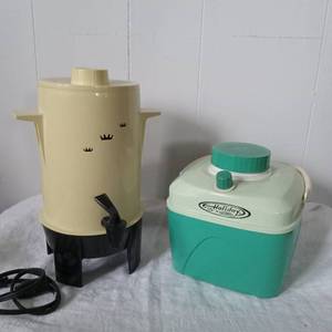 lot 2007 image: Poly Perk Coffee Maker  Holiday Thermos Picnic Jug