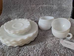 lot 2011 image: Milk Glass Ripple Collection Luncheon Set