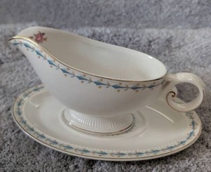 lot 2013 image: Noritake China Blue Wreath Gravy Boat Set