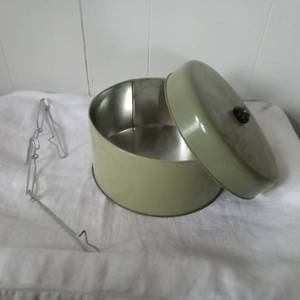 lot 2014 image: Vintage Green Cooking Pot&nbsp