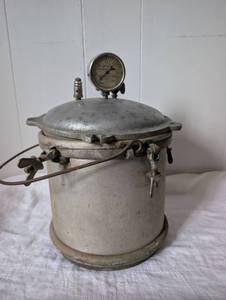lot 2017 image: Sechrist Pressure Cooker with Original Manual