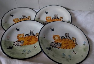 lot 2021 image: Cat Family Decorative Plates Set - 4 ct